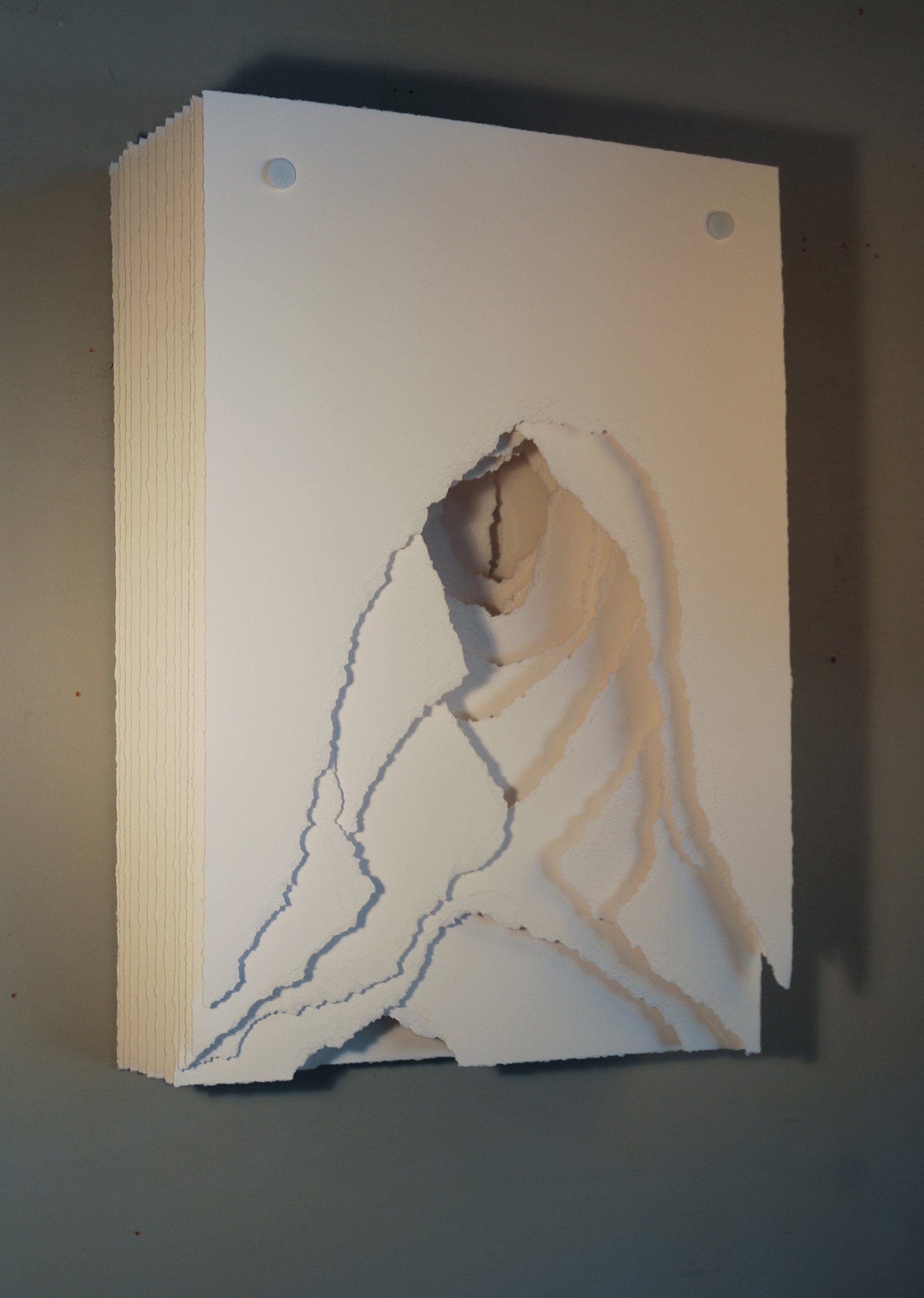 Angela Glajcar: Terforation, 2012-023, Papier 300g, gerissen, 66,5 x 46,5 x 20 cm