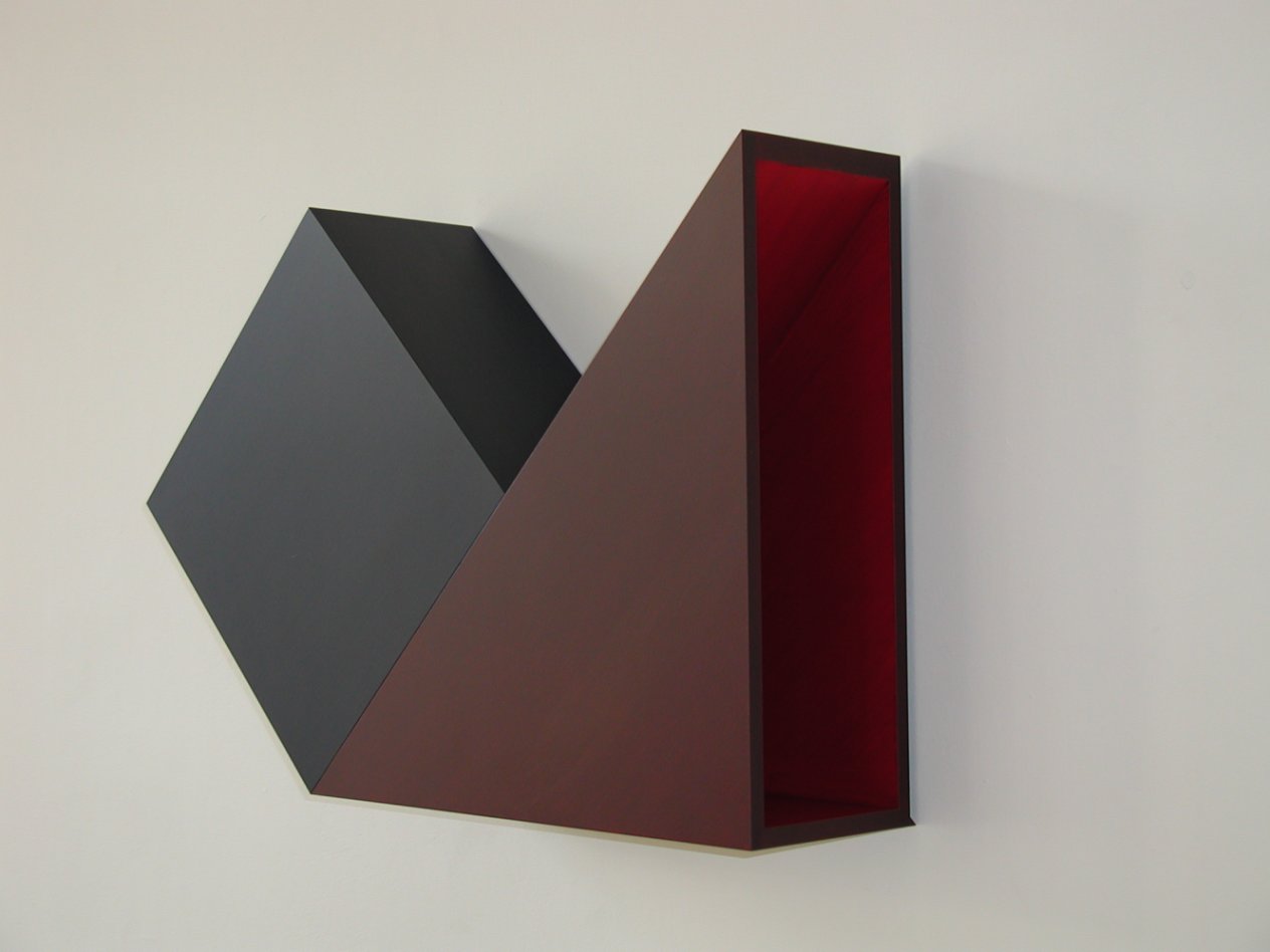 Edgar Gutbub: Wandobjekt: zwei gleich groß, 6/2000, MDF/Acrylfarbe, 56 x 85 x 21 cm