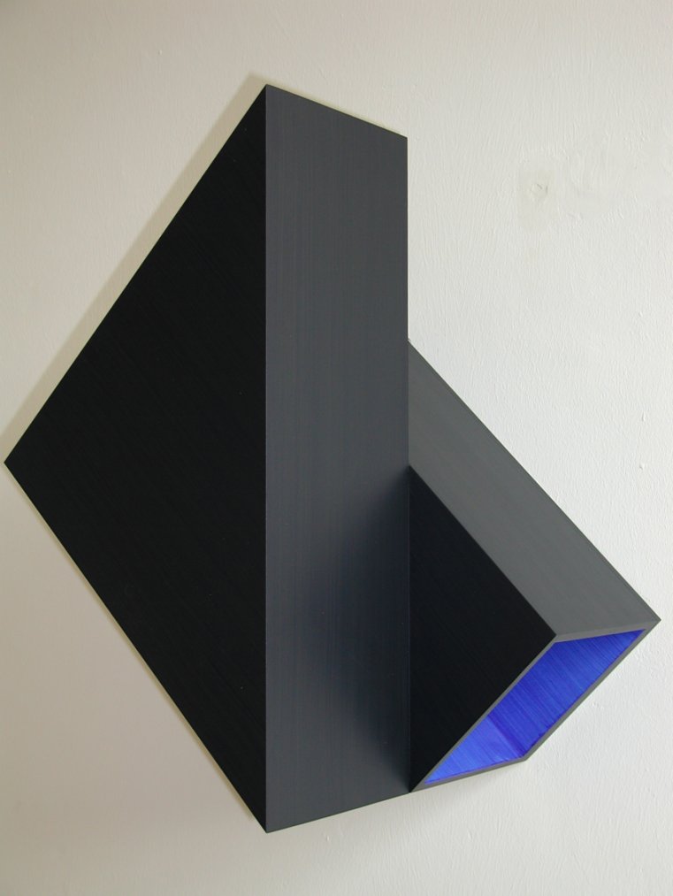 Edgar Gutbub: Wandobjekt: zwei gleich groß, 1/2001, MDF/Acrylfarbe, 56 x 42 x 41 cm