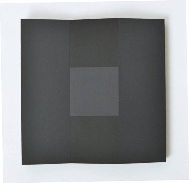 Arnulf Letto: Licht, isoliert, 2002, Acryl auf Nessel auf Gips auf Pressspan, 40,5 x 40,5 x 3,5 cm
