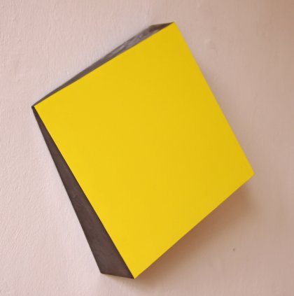 Wolfram Ullrich: Ohne Titel, 2000, Acryl/Lack auf Stahl, 29,8 x 29,8 x 12,5 cm