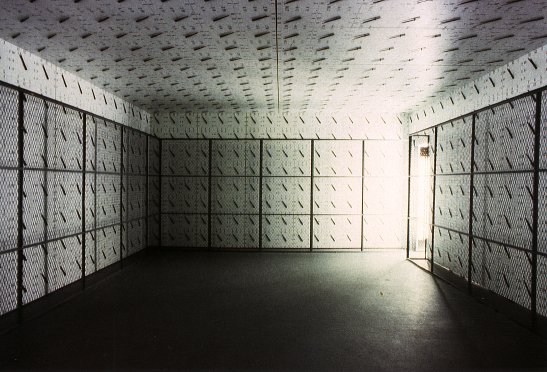 Richard Jackson: 1000 Clocks, Ausstellung HELTER SKELTER, L.A.ART, 1990